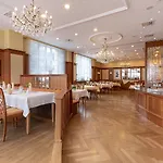 Hotel Ringhotel Neustaedter Hof 4*