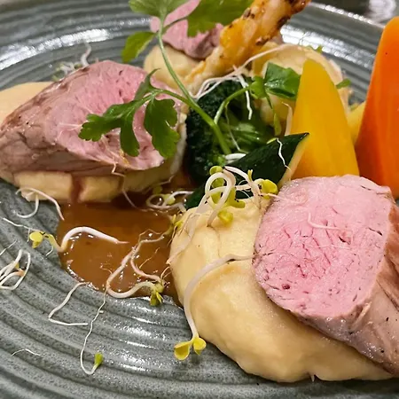 Neustädter Hof 4*