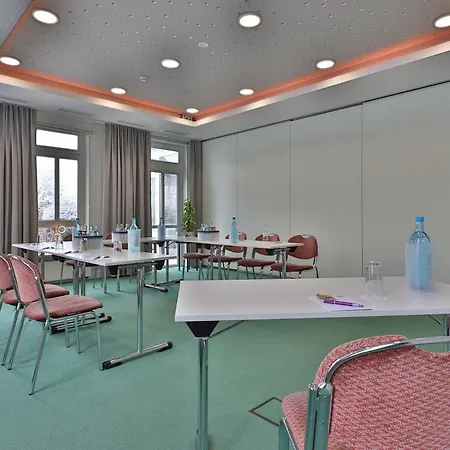 מלון Ringhotel Neustaedter Hof 4*