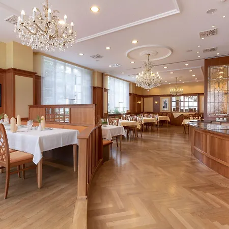 Ringhotel Neustaedter Hof 4* שווארצנברג