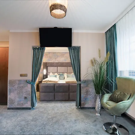 Ringhotel Neustaedter Hof 4* שווארצנברג