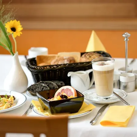 מלון Ringhotel Neustaedter Hof 4*