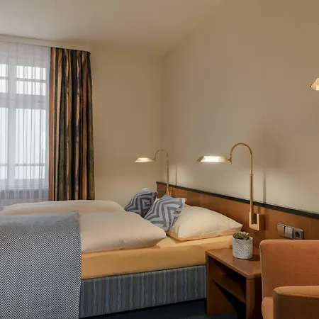 מלון Ringhotel Neustaedter Hof 4*
