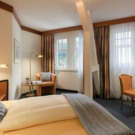 Neustädter Hof 4*