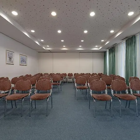 Ringhotel Neustaedter Hof מלון 4*