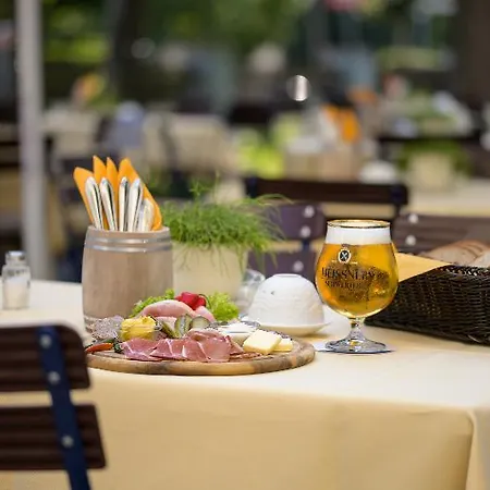 מלון Ringhotel Neustaedter Hof שווארצנברג